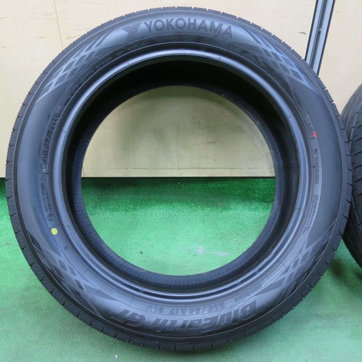 BluEarth-GT 205/55R17 91V 新車外し　タイヤ4本 送料無料] 新車外し！24年☆205/55R17 ヨコハマ BluEarth-GT AE51