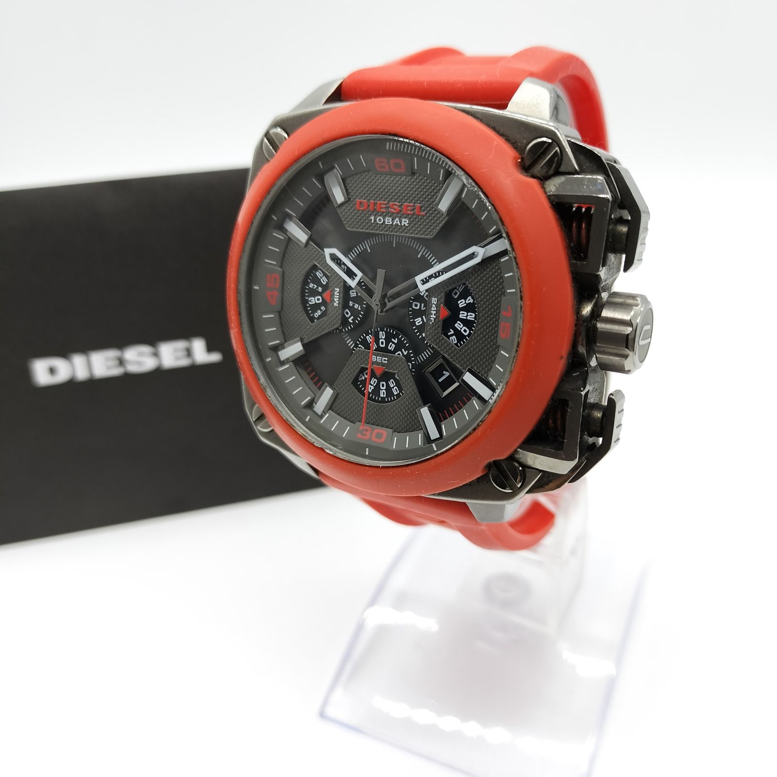 冒険心を纏うタイムピース✨】 DIESEL ディーゼル 腕時計 10気圧防水 