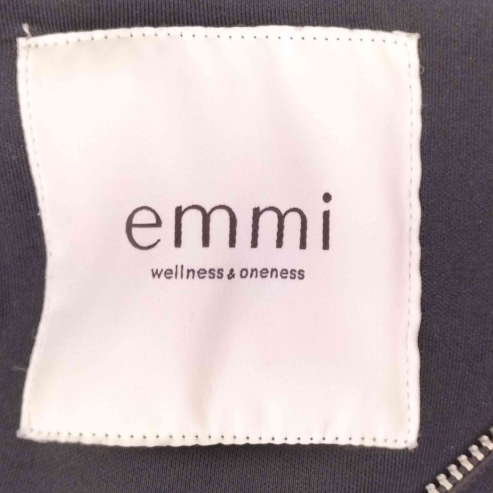 ジップアップダンボールフーディー