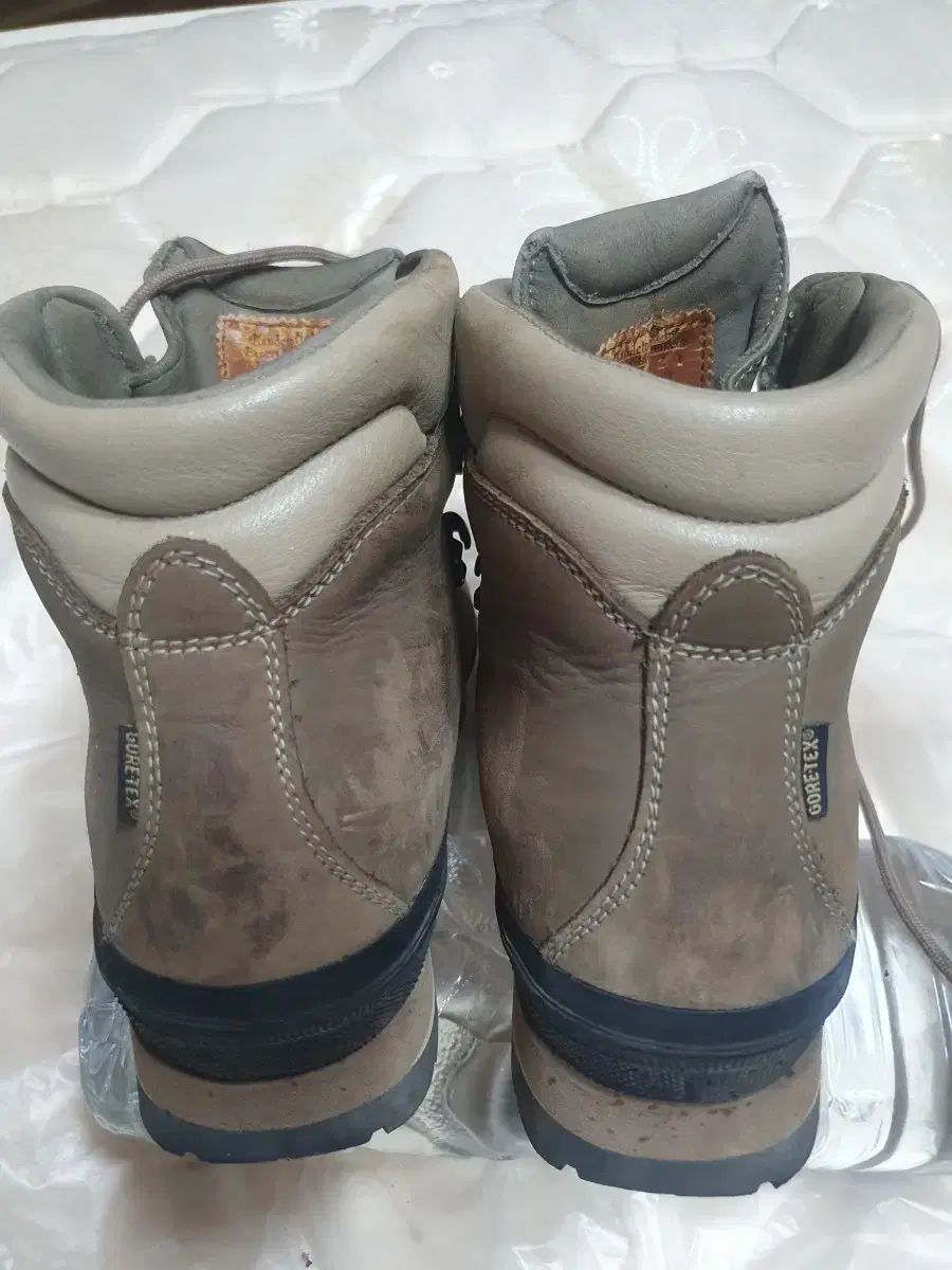 イタリア製ハイキングブーツ