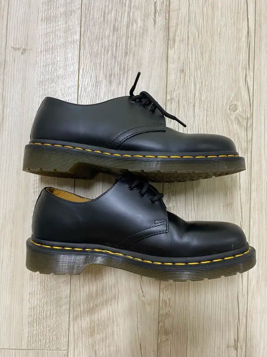 DR. MARTENS