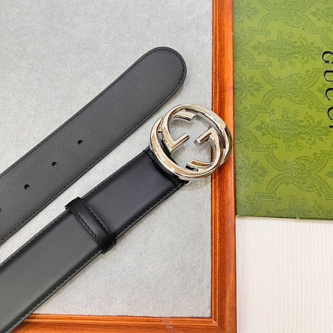 美品✨GUCCI✨レザーベルト(白)最終お値下げ‼️ GGマーモント〕シャイニーバックル レザー ベルトブラック