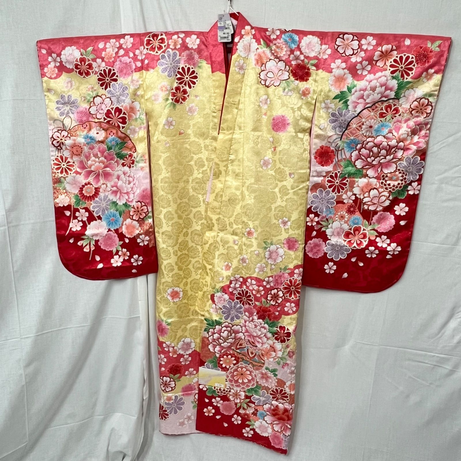  【未使用品】【仕立上がり】日本製　高級　お誂え　七歳　七五三　祝着　晴れ着　お祝　赤　黄色　花柄 着物・着物ドレス