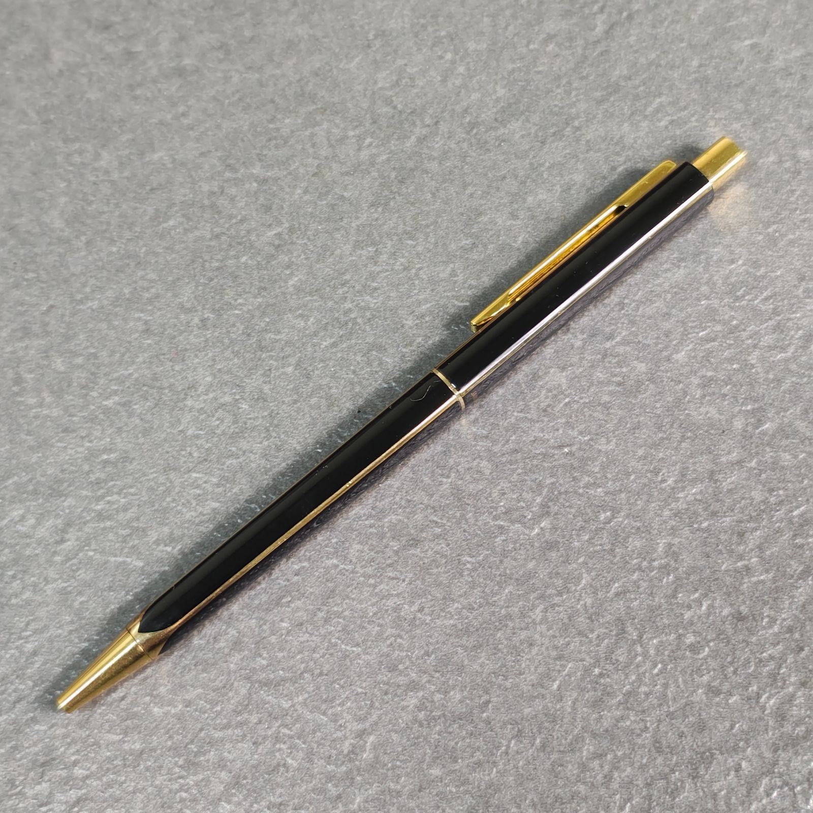 PILOT 絶版 quatro ボールペン ノック式 黒金 パイロット 日本製