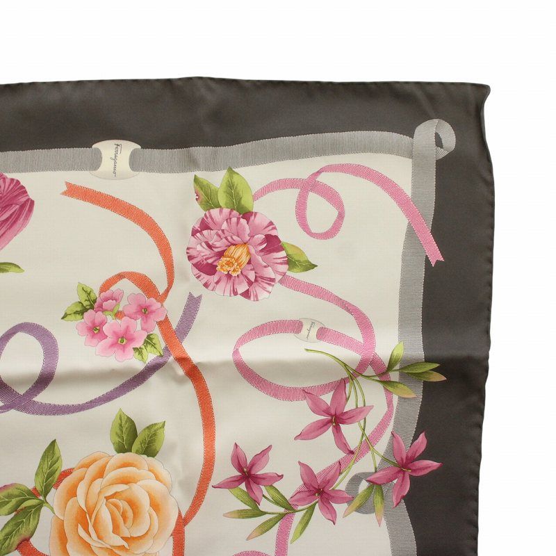新品　Salvatore Ferragamo スカーフ フラワー 花柄　シルク 新品 Salvatore Ferragamo スカーフ フラワー 花柄 シルク 新品