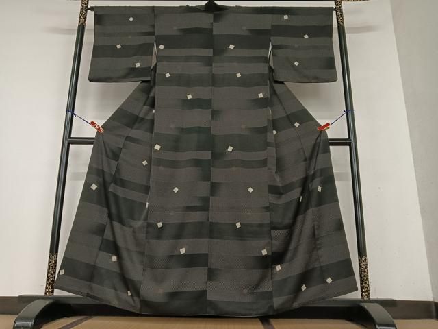 平和屋着物○上質な小紋 横段吉祥花文 源氏香 黒地 金彩 三越扱い 正絹