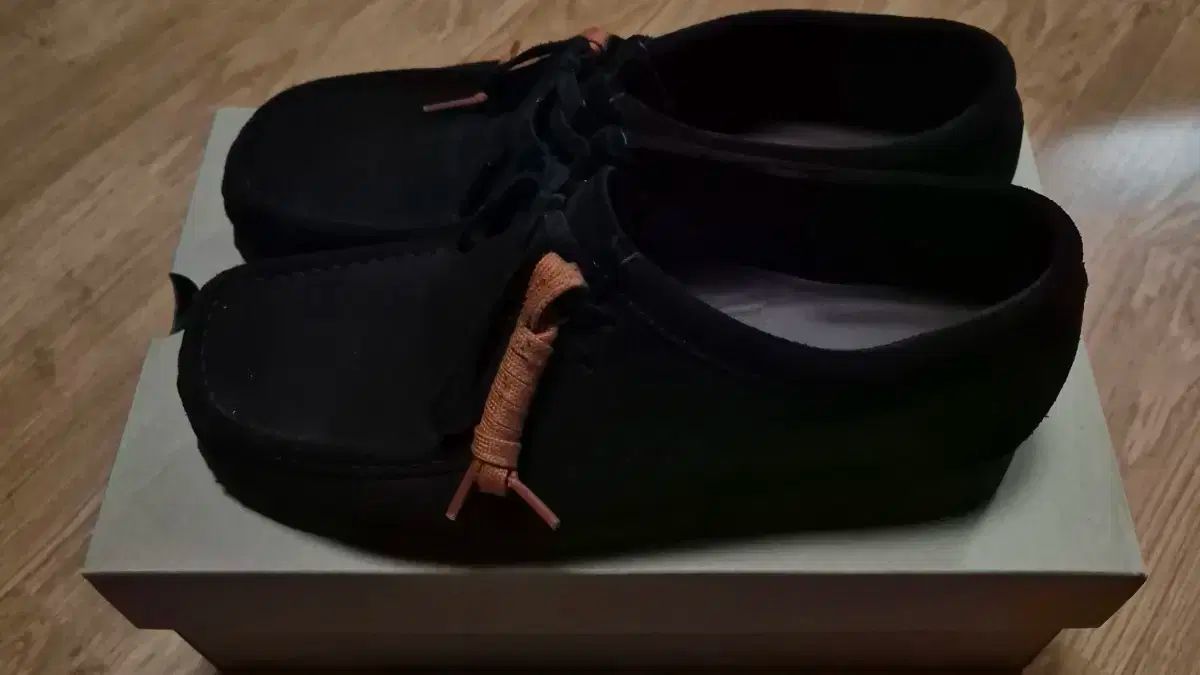 中 クラークス ワラビー ブラック スウェード 270