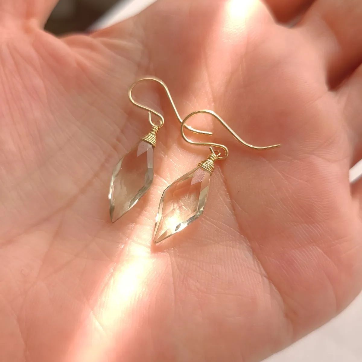 天然石 14kgf 宝石質グリーンアメジスト*ひし形の一粒ピアス - メルカリ