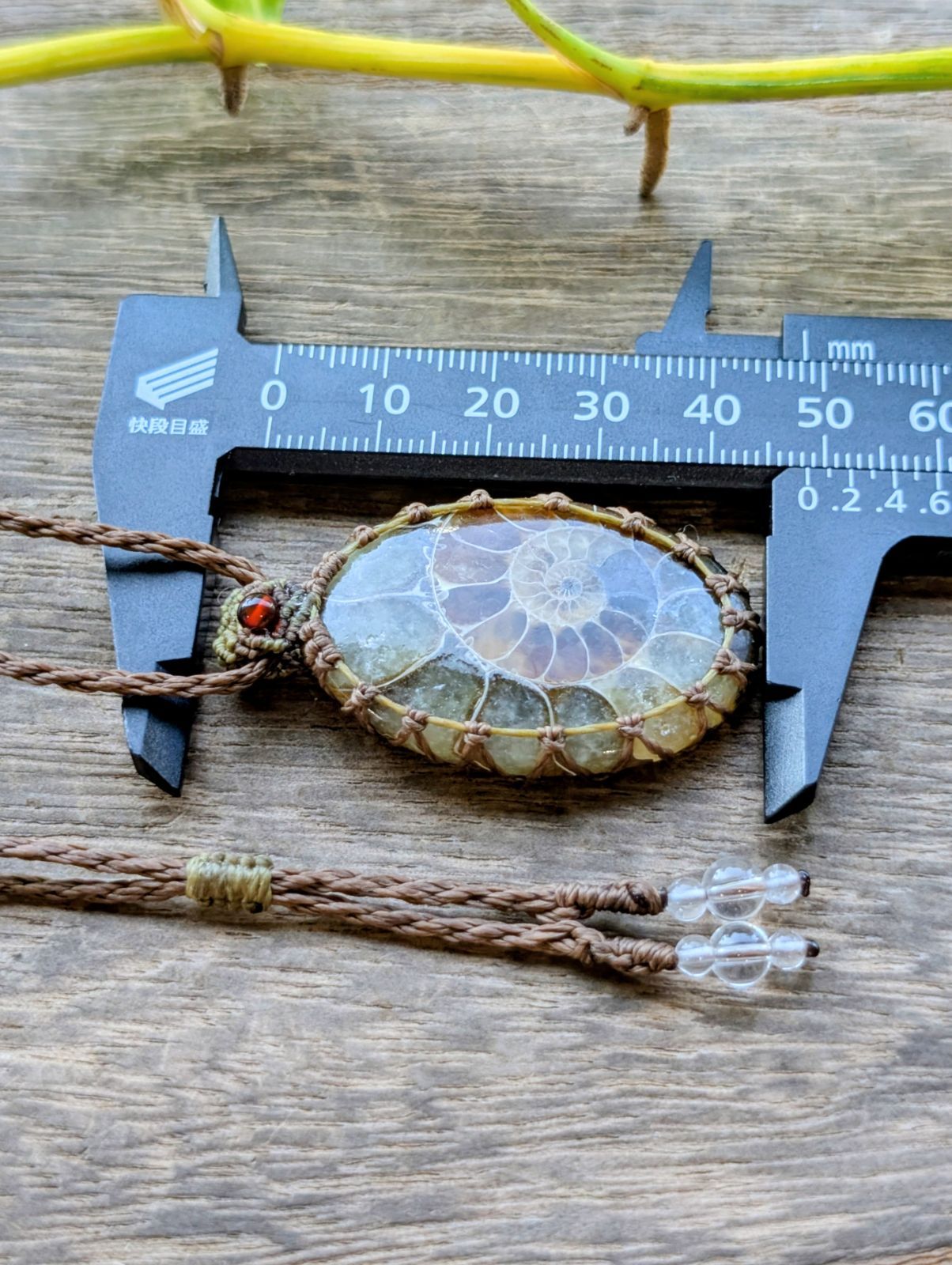 ☆アンティークカラー☆アンモナイト・化石☆マクラメ編みネックレス