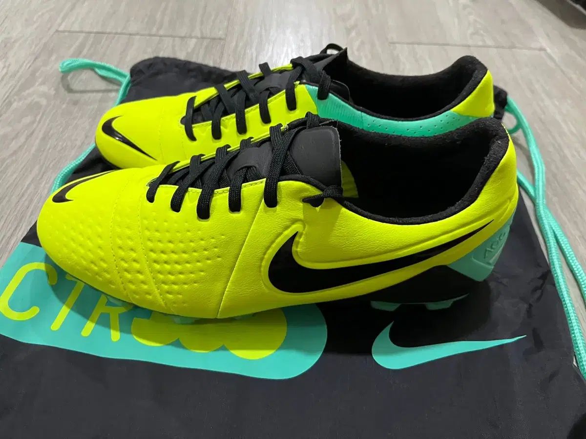 新品 NIKE(ナイキ) CTR360 マエストリ 3 HG 255 サッカー