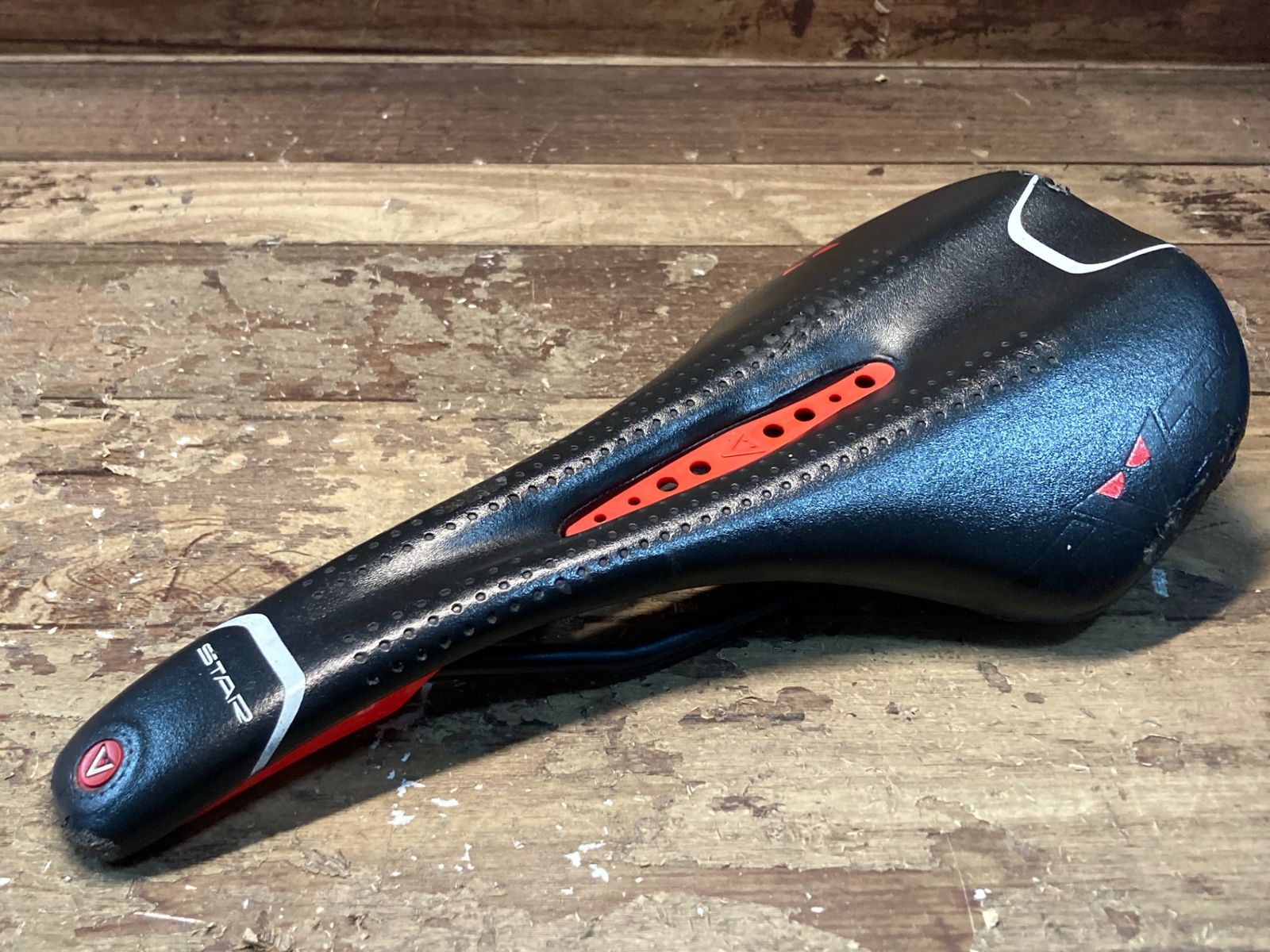 お買い得セール‼️アスチュート サドル カーボン astvte sealite