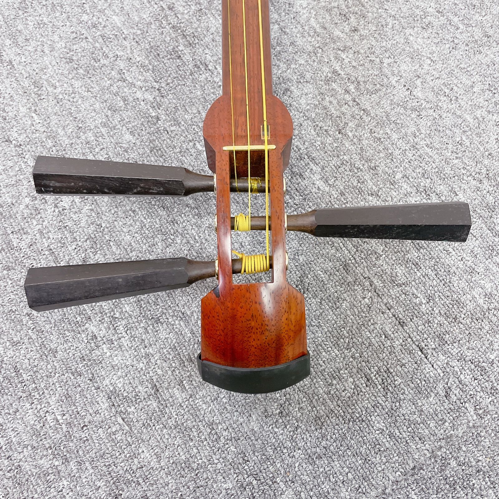 ぜひ、見逃さない。 津軽三味線 太棹 東さわり 紅木 一本溝 丸打胴 銀河印 送料無料も