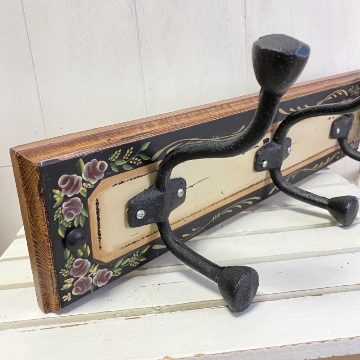 アンティークヴィンテージ】バラデザインのアイアン製壁掛けフック2個