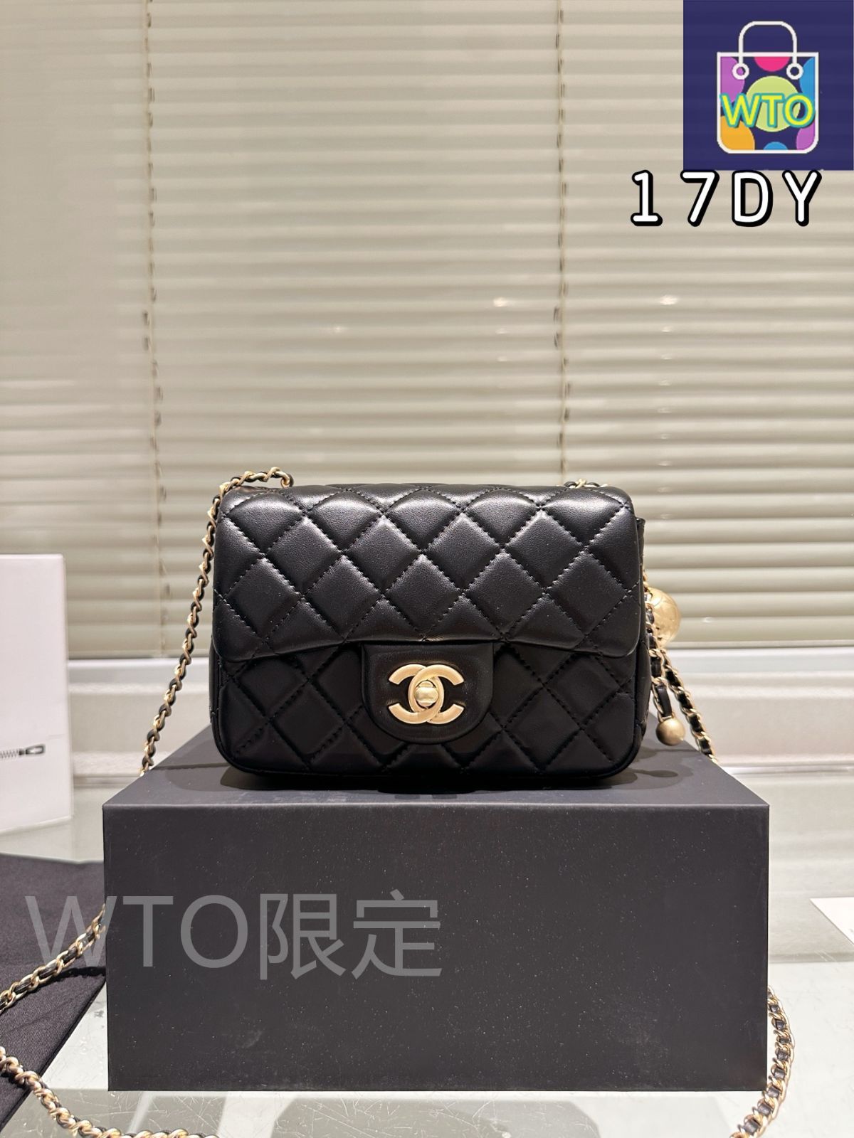 上品さ引立つ♡洗練デザイン【CHANEL】ラムスキンミュール CHANEL 2025年新作 ゴールドボール スクエアミニバッグ