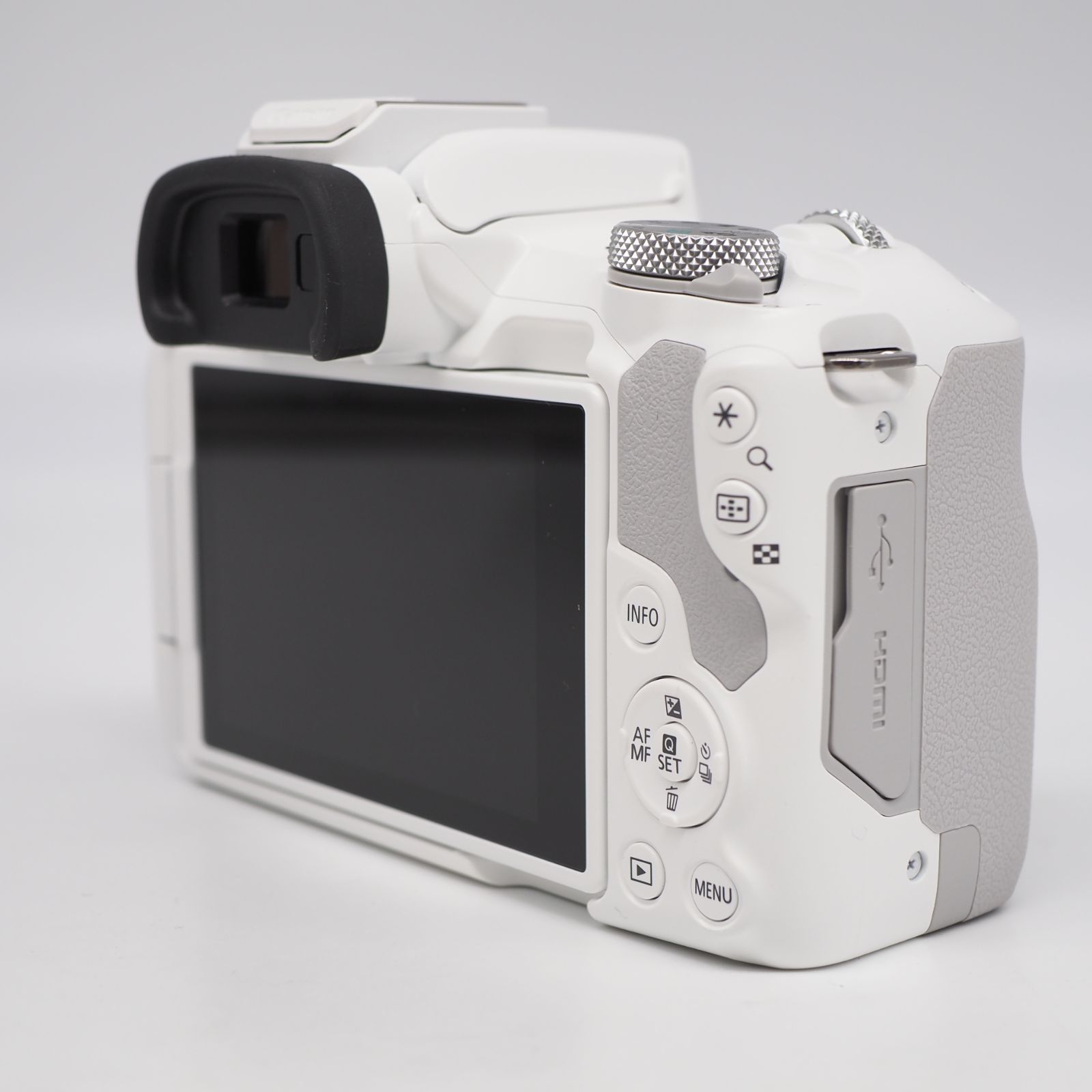 □1000ショット□ CANON EOS R50 ボディ ホワイト□ほぼ新品 □1000ショット□ CANON EOS R50 ボディ ホワイト□ほぼ新品