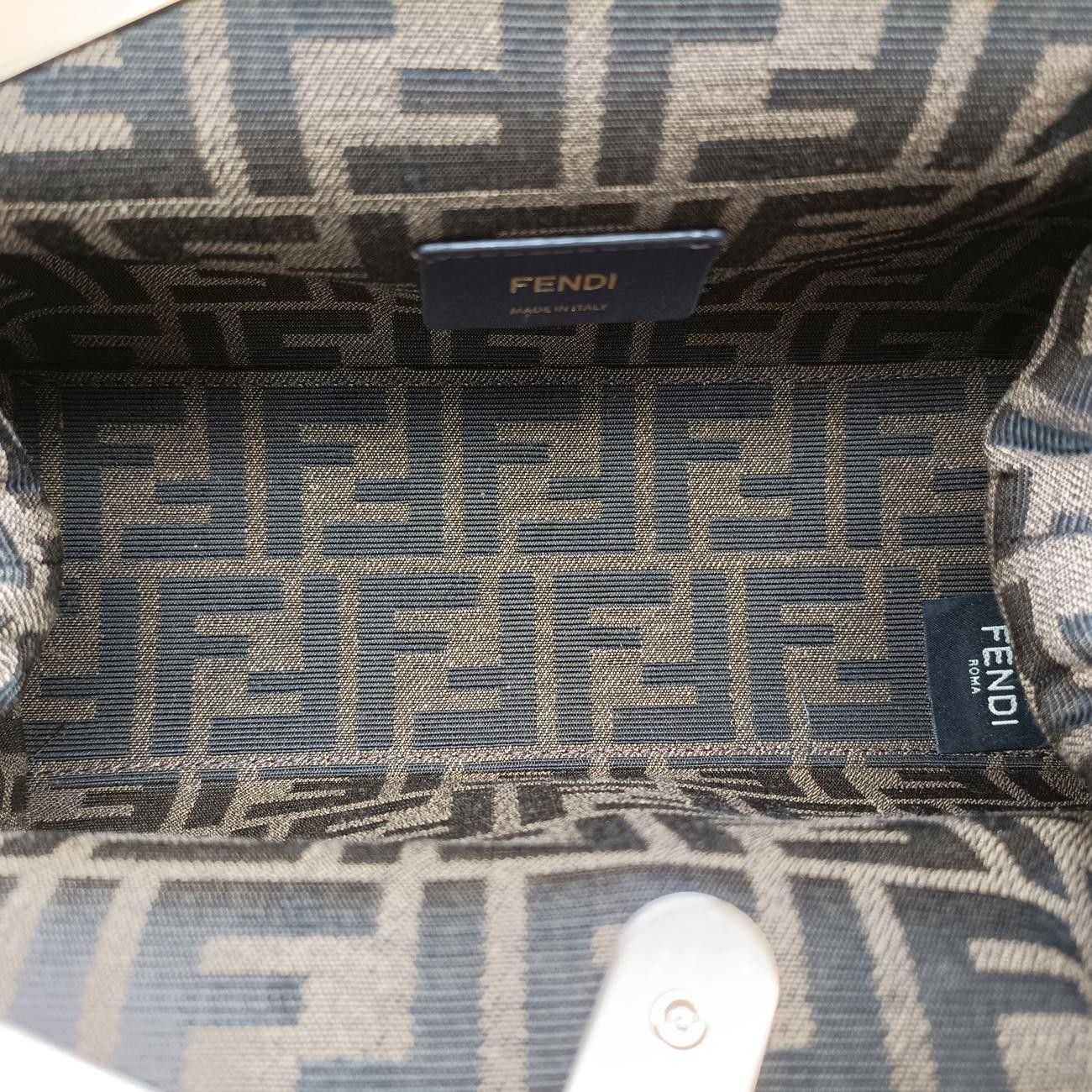 【新品】FENDI ファースト　スモール　グレーパイソン FENDI ファースト スモール グレーパイソン 【中古・古着通販】FENDI