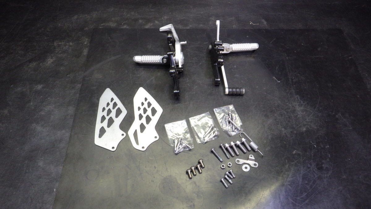 BMW S1000RR WB1050700BZ ステップ左右 D-1065