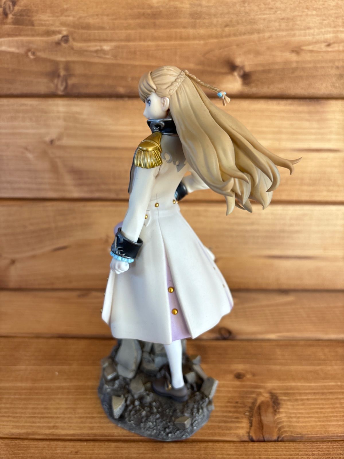 リリーナ・ピースクラフト 新機動戦記ガンダムW 1/8 完成品