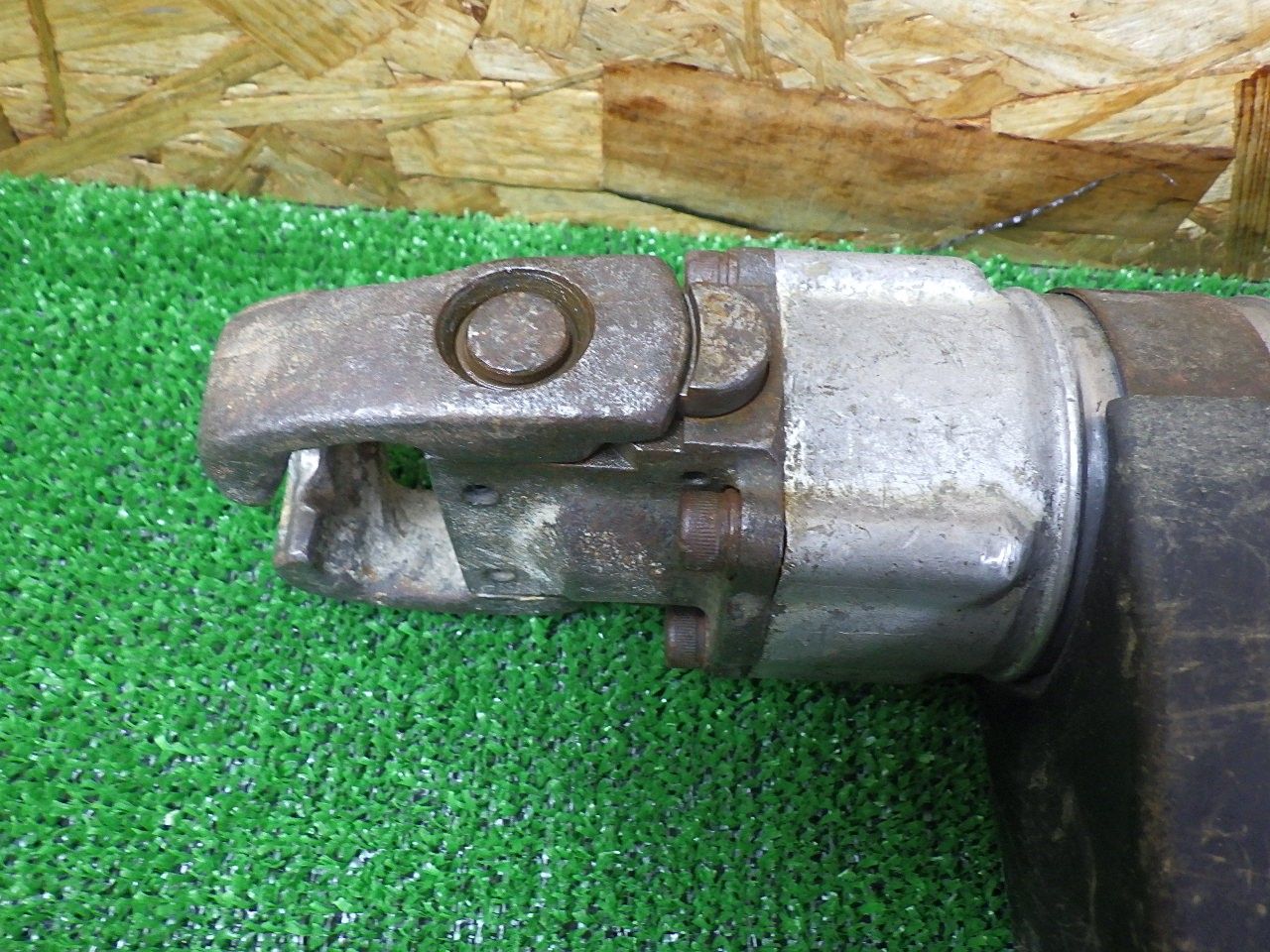 コンクリートの斫り作業に マキタ 電動ハンマ 六角シャンク HM0810 六角17mm コード式 品