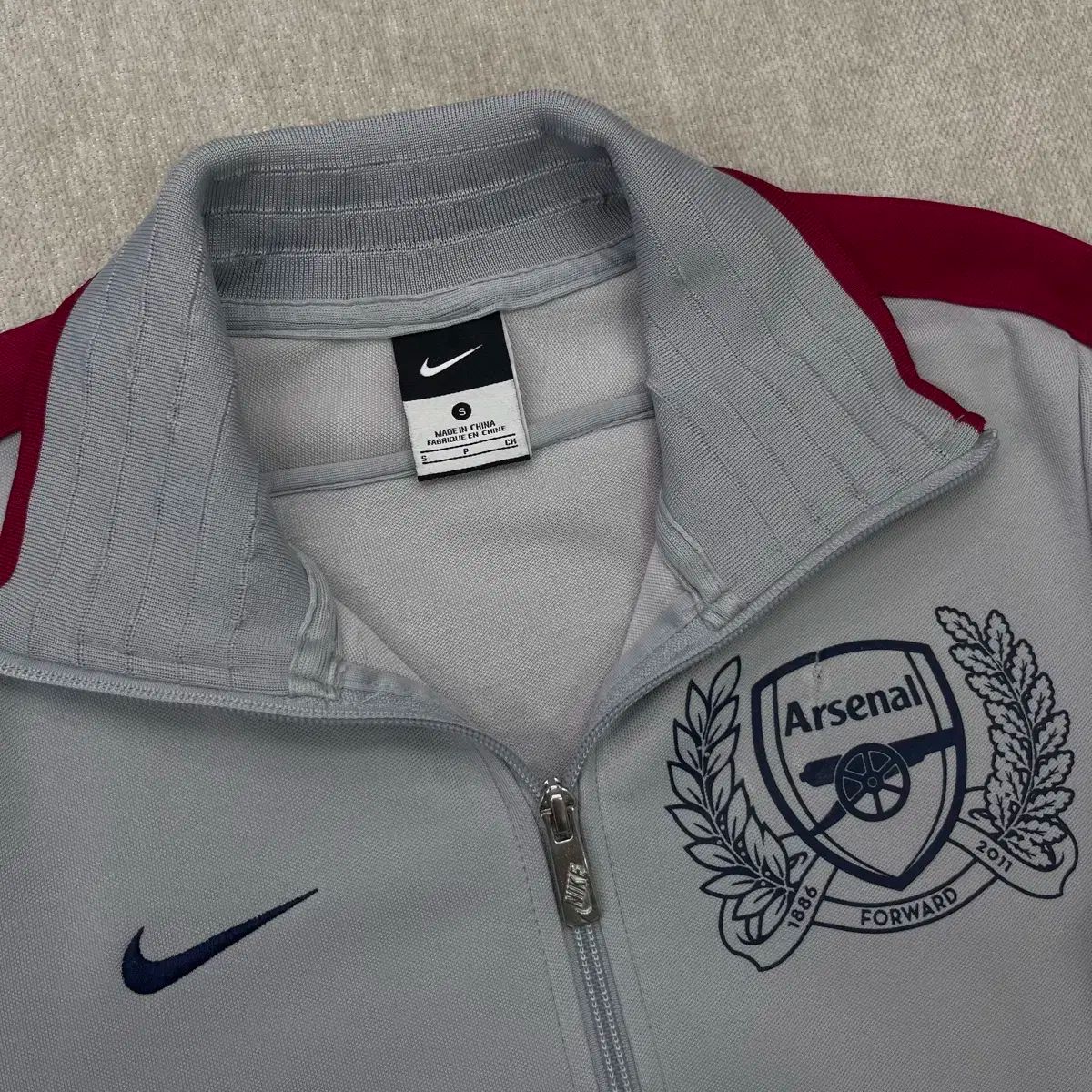 サッカー　 アーセナル　 125周年　 ナイキ　 トラックジャケット 95 Nike(ナイキ） アーセナル 125 周年 トラックトップス