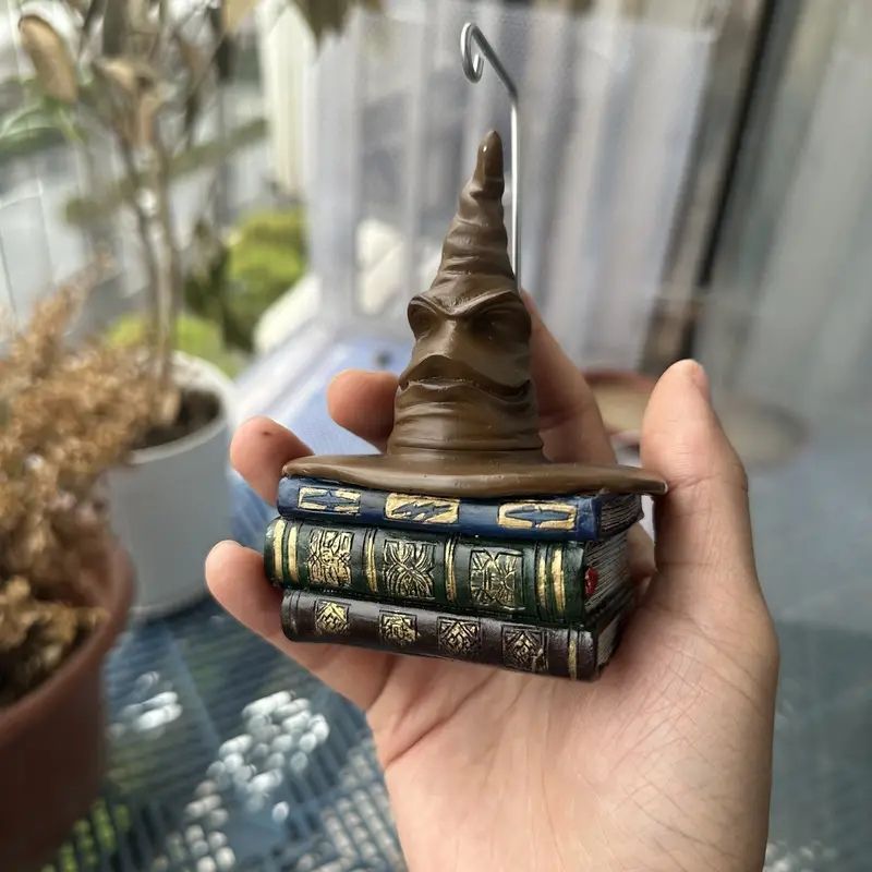 新品 マジカルハットオーナメント - ブックベース付き樹脂製デコレーション樹脂製魔法使いの帽子飾り、金属フック付き、クリスマスツリーのお祝いの飾り、魔法使いの帽子の彫刻、吊り下