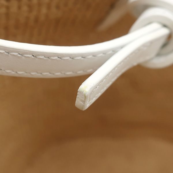 ベージュ×ホワイト