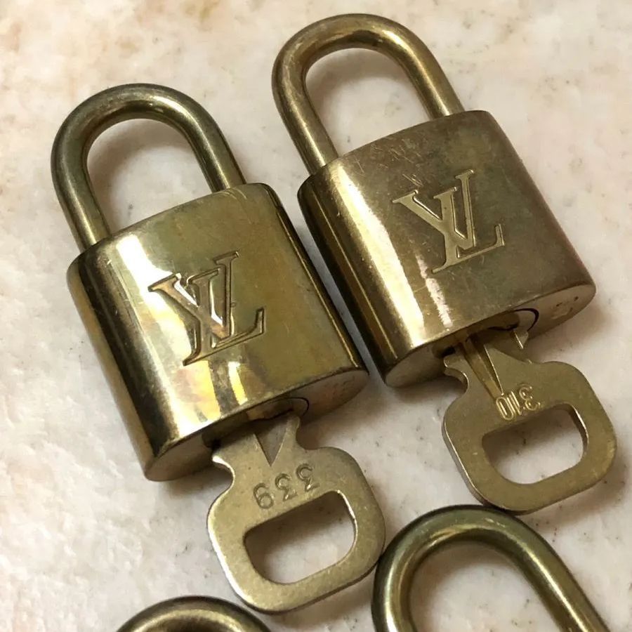 LOUIS VUITTON 正規品パドロック 『５個セット』 Louis Vuitton ルイヴィトン パドロック 5本セット - メルカリ