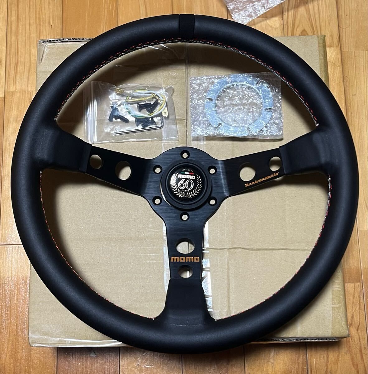 momo 60周年 ステアリング ハンドル 汎用 60th モモ モモステ ディープコーン レザー 350mm