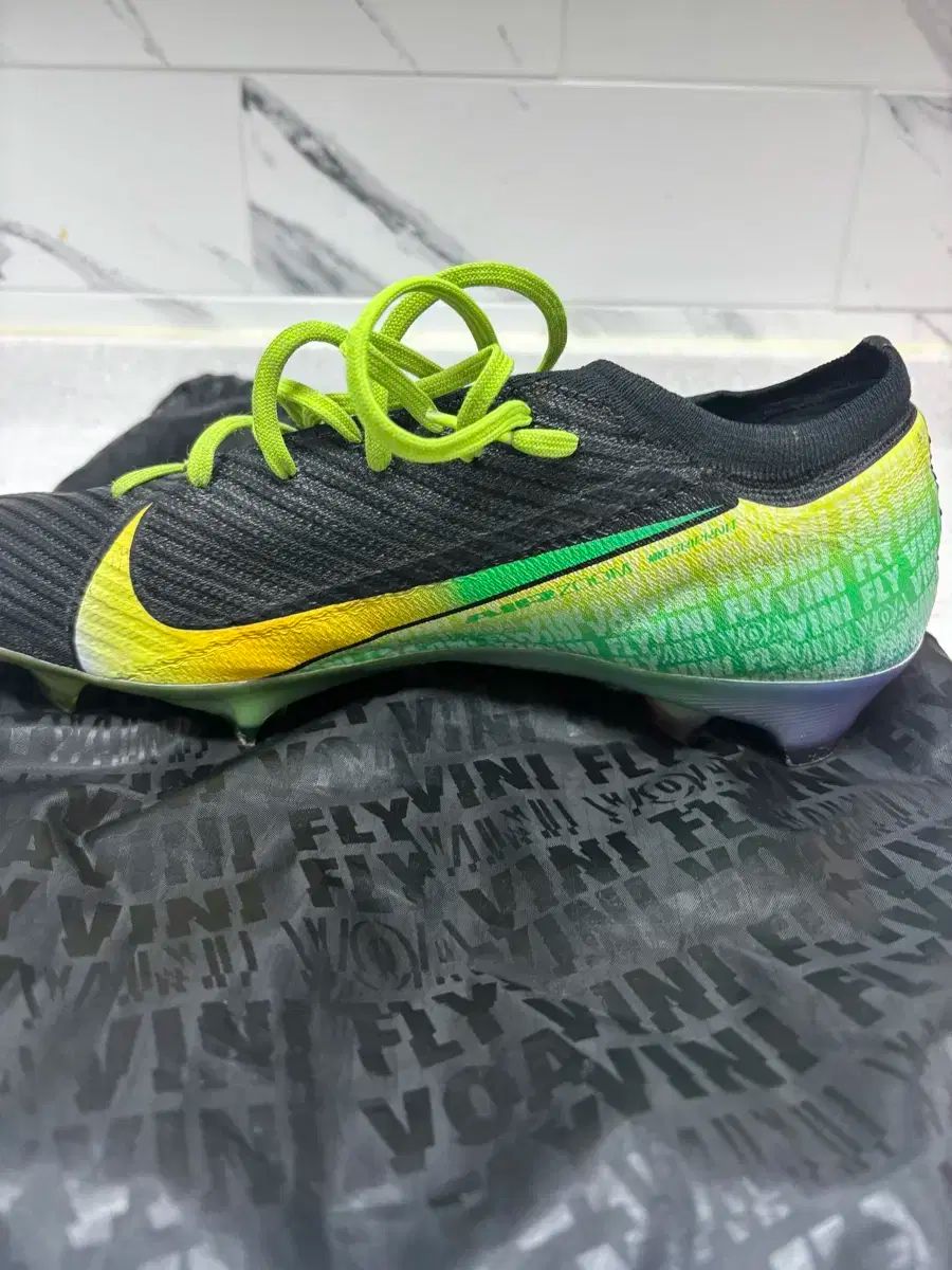 NIKE ナイキ ビニシウス サッカーシューズ 黒 茶 赤 ひも + ダストバッグ