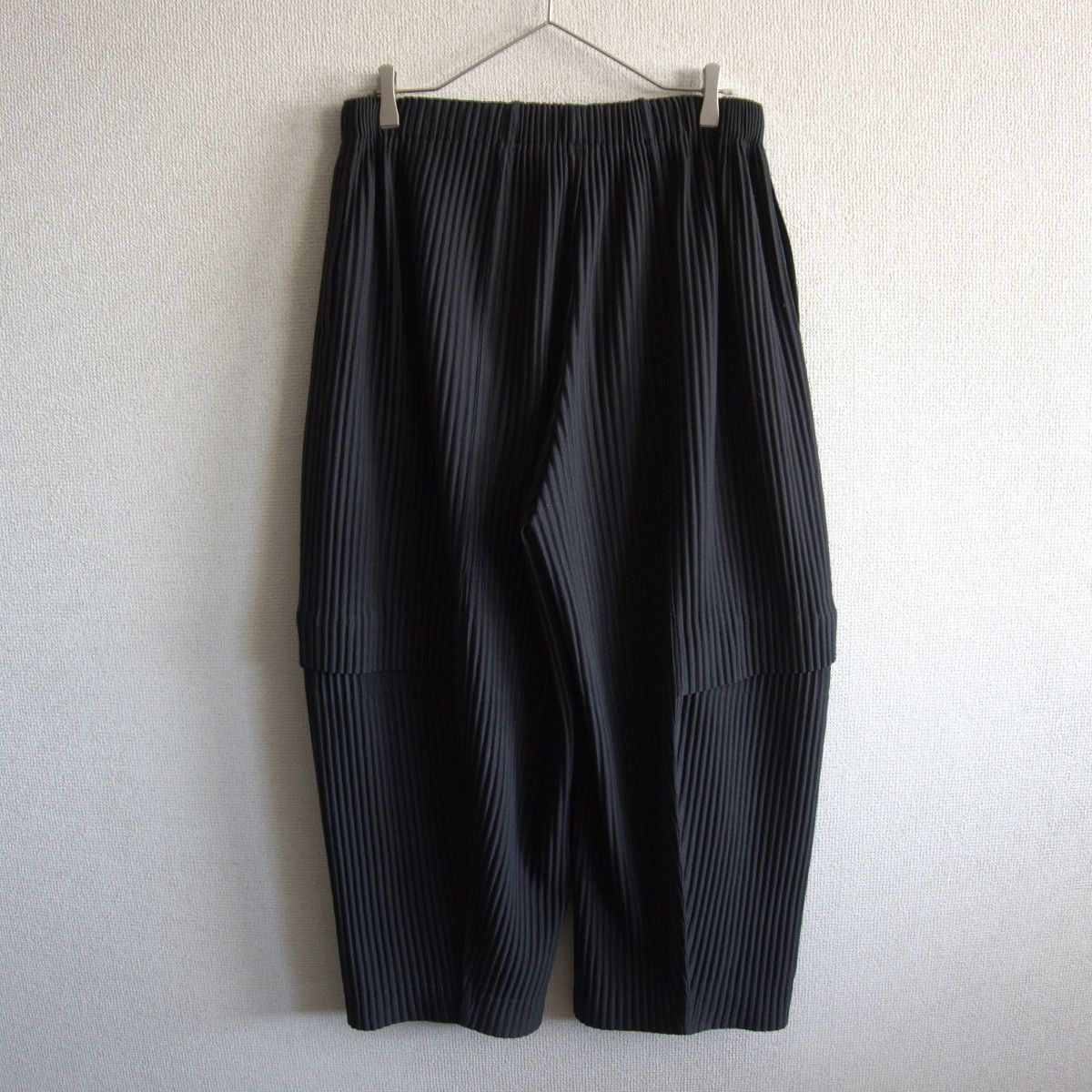 【美品】 HOMME PLISSE ISSEY MIYAKE【プリーツ カーゴ パンツ】 2 オムプリッセ イッセイミヤケ ブラック 25090857 美品】 HOMME PLISSE ISSEY MIYAKE【プリーツ カーゴ パンツ】 2