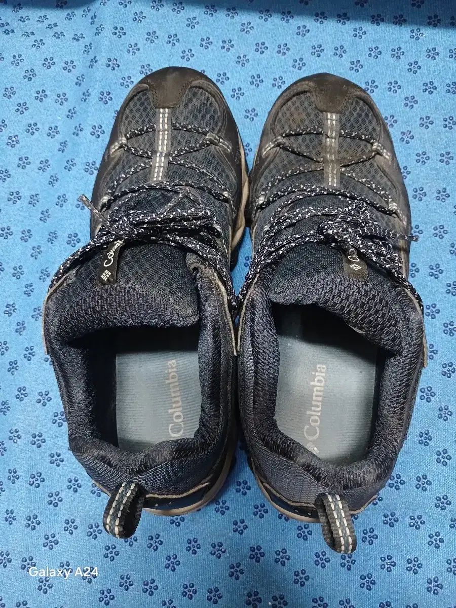 トレッキングシューズ