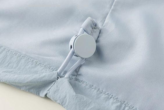 春秋の新型の男の子の帽子の外套の女の子の上着の赤ちゃんの衣服を連なります
