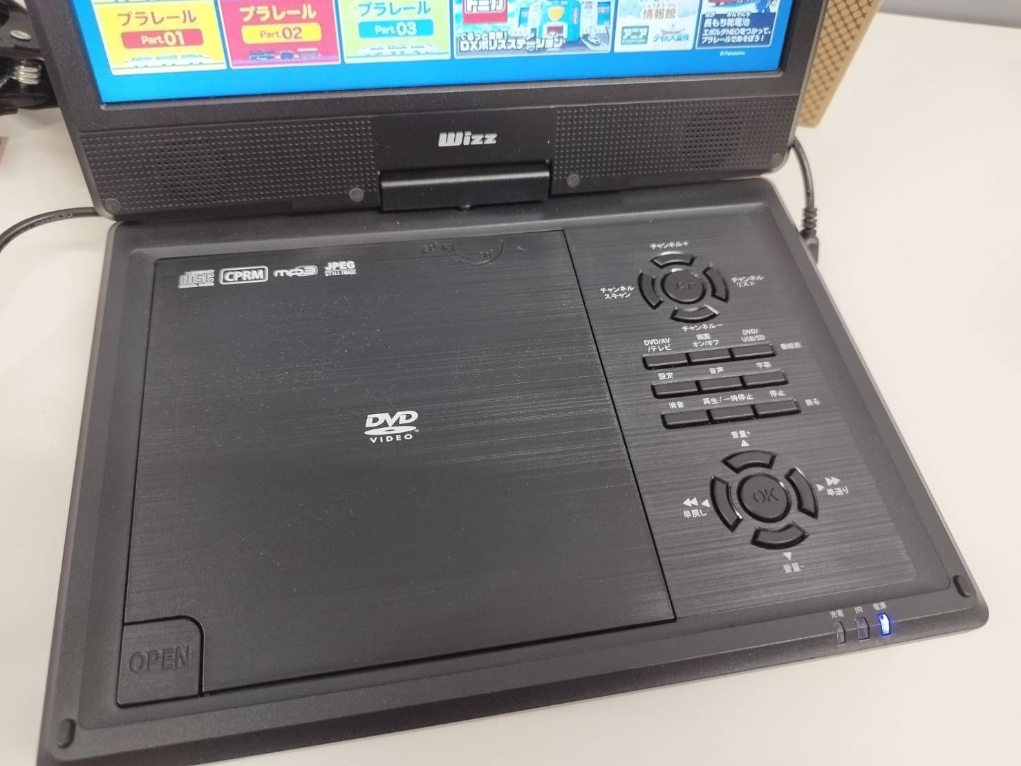美品】Wizz WPD-T1091 地デジ対応 10.1インチ ポータブルDVDプレーヤー 