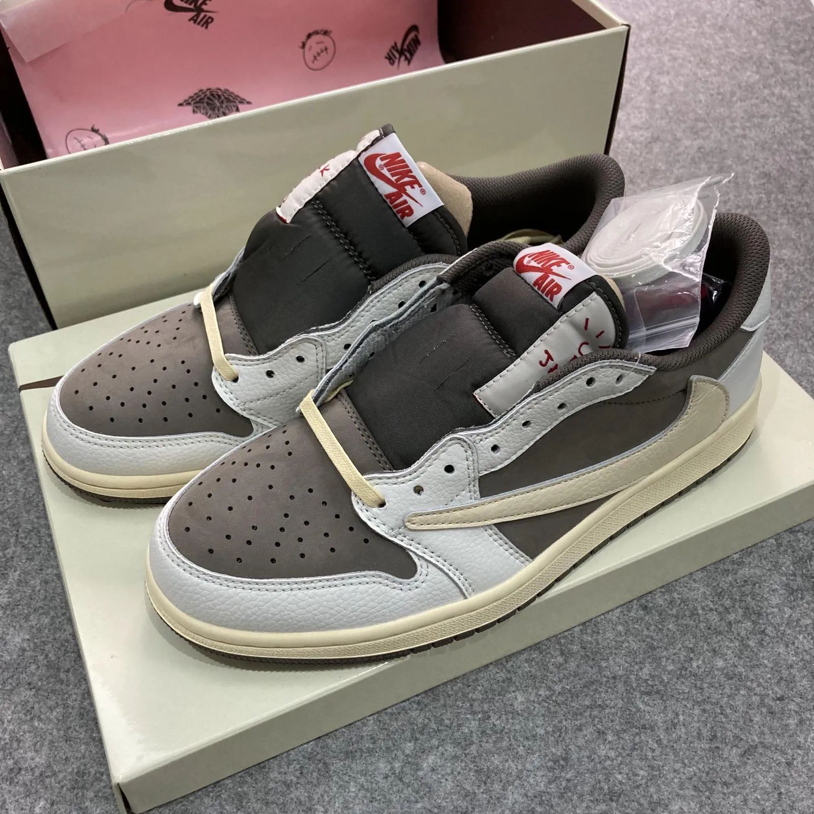 美品 TravisScott×NikeAirJordan Reverse Mocha - メルカリ