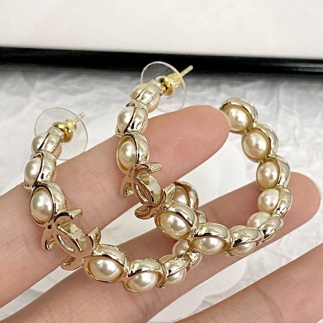 新品未使用】CHANEL(シャネル) パール ゴールドトーン CCロゴ フープ 