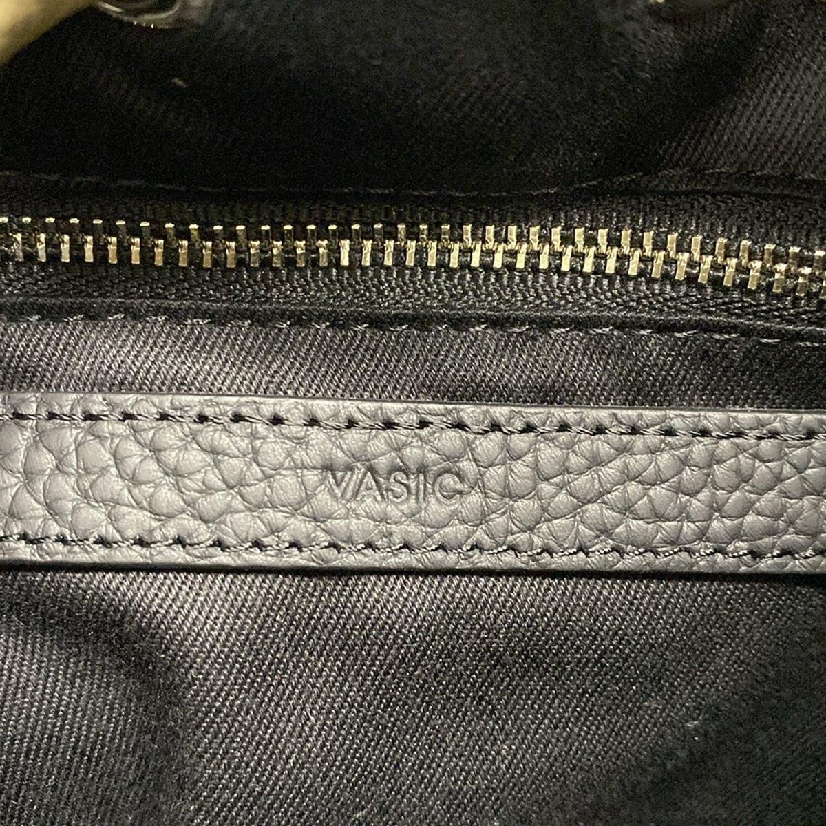 VASIC(ヴァジック) ショルダーバッグ美品 ボンドミニ グレー