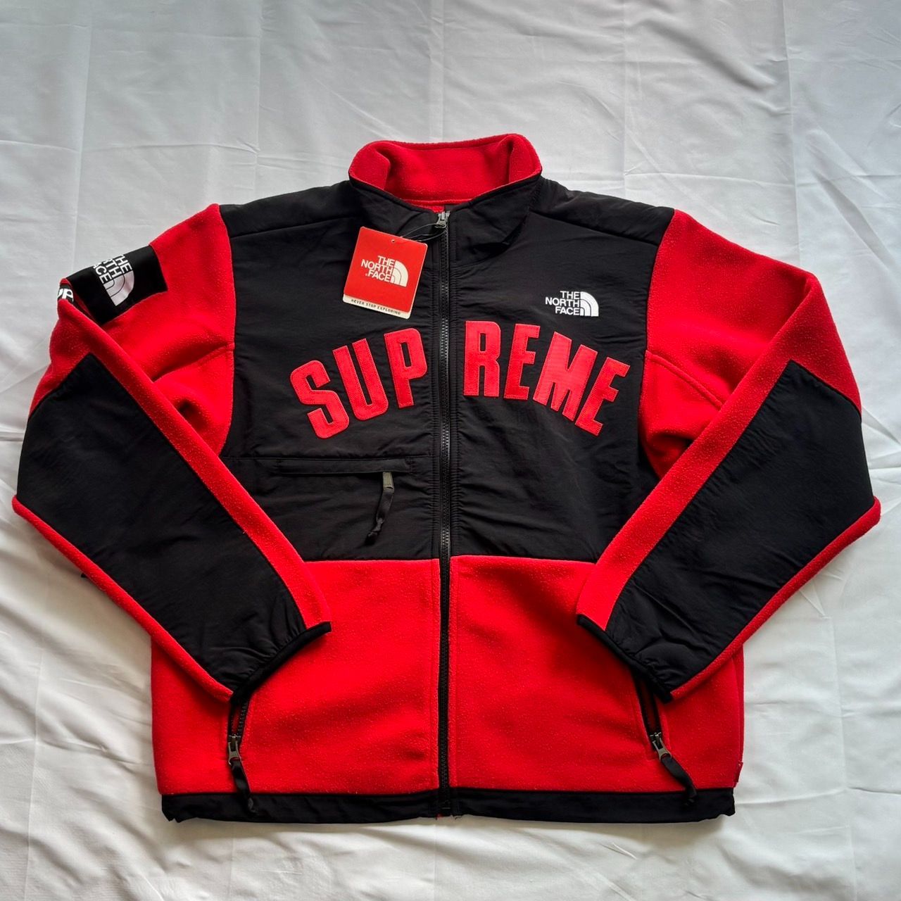 【新品タグ付き 】アーチロゴフリース　シュプリーム ノースフェイス Sサイズ Supreme/The North Face S Logo Hooded Fleece Jacket - UG.SHAFT