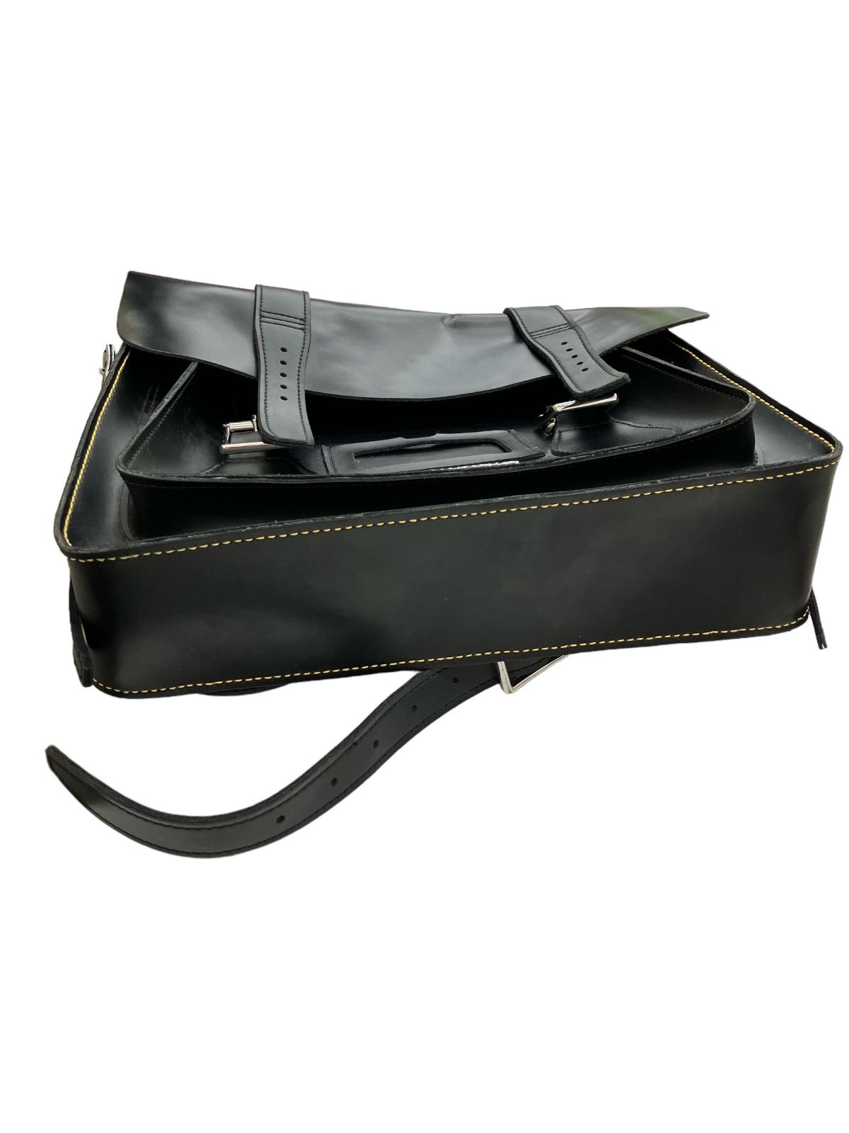 ドクターマーチン サッチェルバッグ 13インチ 美品】ドクターマーチン