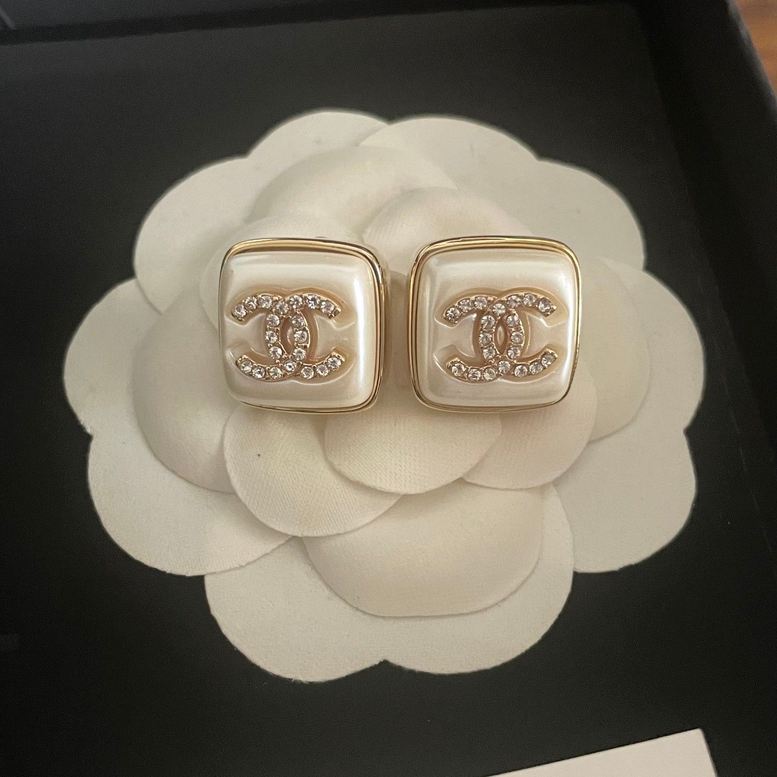 今日特価】Chanel ヴィンテージ ダブル C ピアス 送料無料！在庫