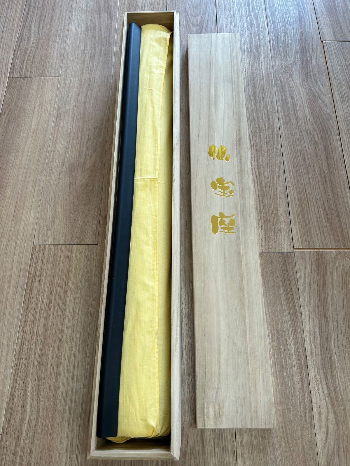 仏宝座 十三仏 絨毯 絹100％ 桐箱付き 91X95㎝ パールトーン加工 