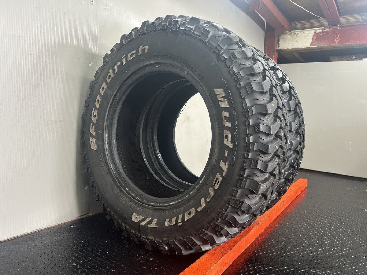 BF Goodrich Mud-Terrain T A KM LT215 75R15 15インチ スパイクタイヤ 2本 バリ溝 ホワイトレター マカロニピン ハイエース STM002