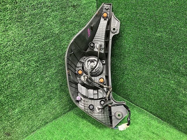 アクア NHP10 右テールランプ テールライト L スタンレー 52-252 81550-52A80 040