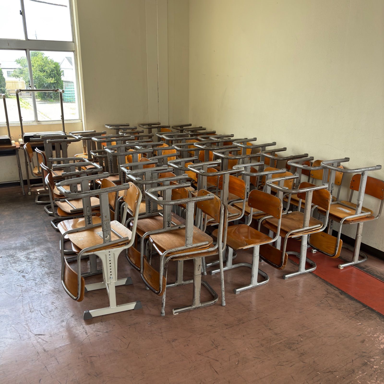現地引取】学校机椅子【10セット】(数量変更できます) - メルカリ