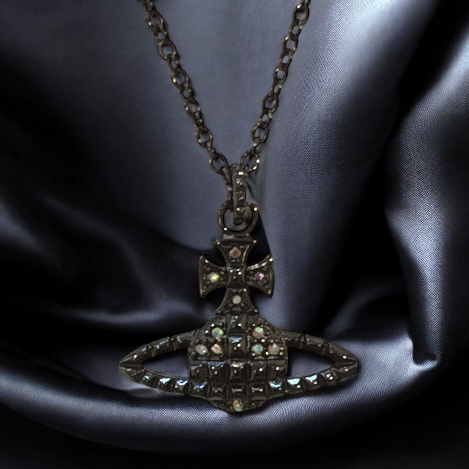 Vivienne Westwood バスレリーフネックレス ガンメタル Vivienne Westwood バスレリーフ ネックレス ガンメタ 送料無料