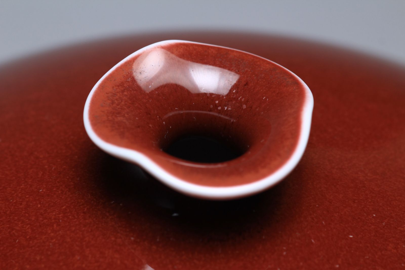 馬場真右衛門　辰砂花瓶　日展作家　有田焼　共箱　美品　茶道具【正一古美術】 馬場真右衛門 辰砂花瓶 日展作家 「真右衛門」在銘 有田焼 共箱