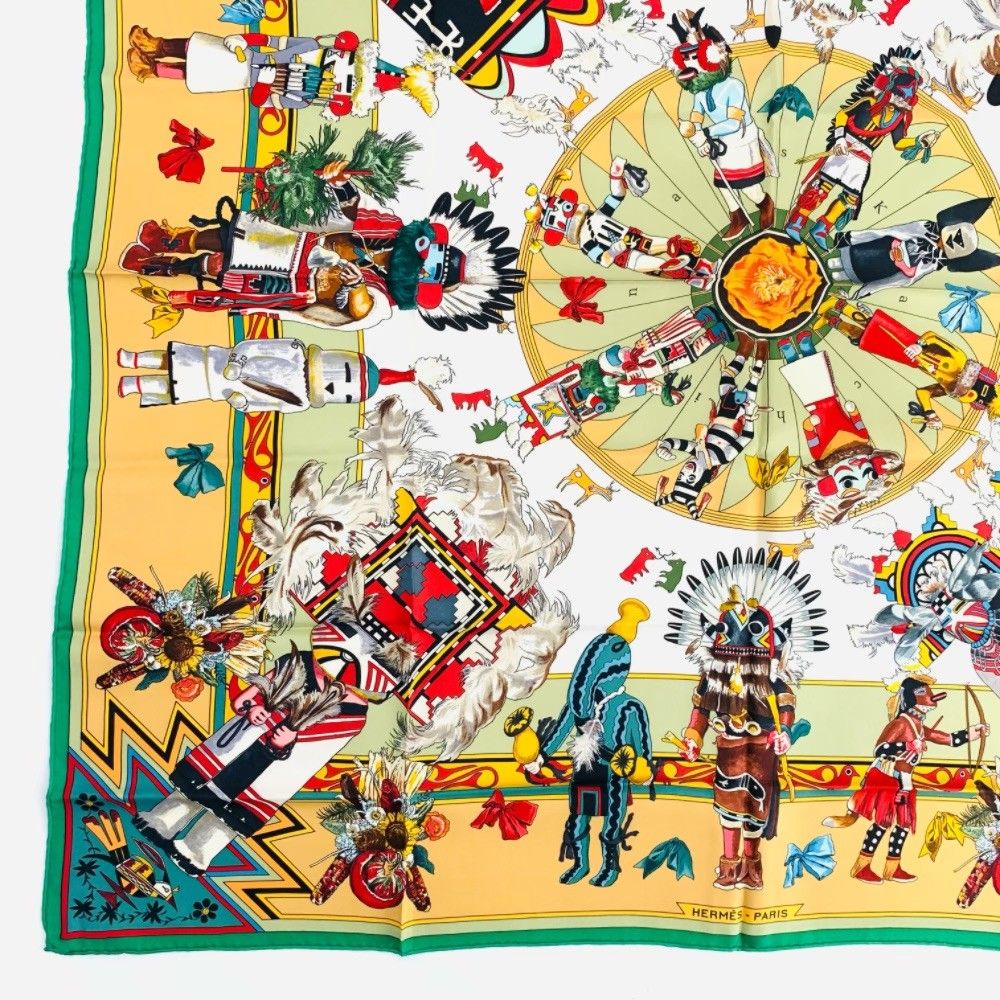 美品 エルメス カレ90 Kachinas カチナ 民族 マルチカラー スカーフ エルメス カレ90 KACHINAS カチナ インディアンの守り神 民族柄