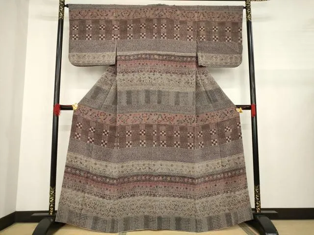 たけまま 江戸本藍染 小林文次郎 抽象的な花唐草 小紋 端布証紙ガード加工 たけまま 江戸本藍染 小林文次郎 抽象的な花唐草 小紋 端布証紙