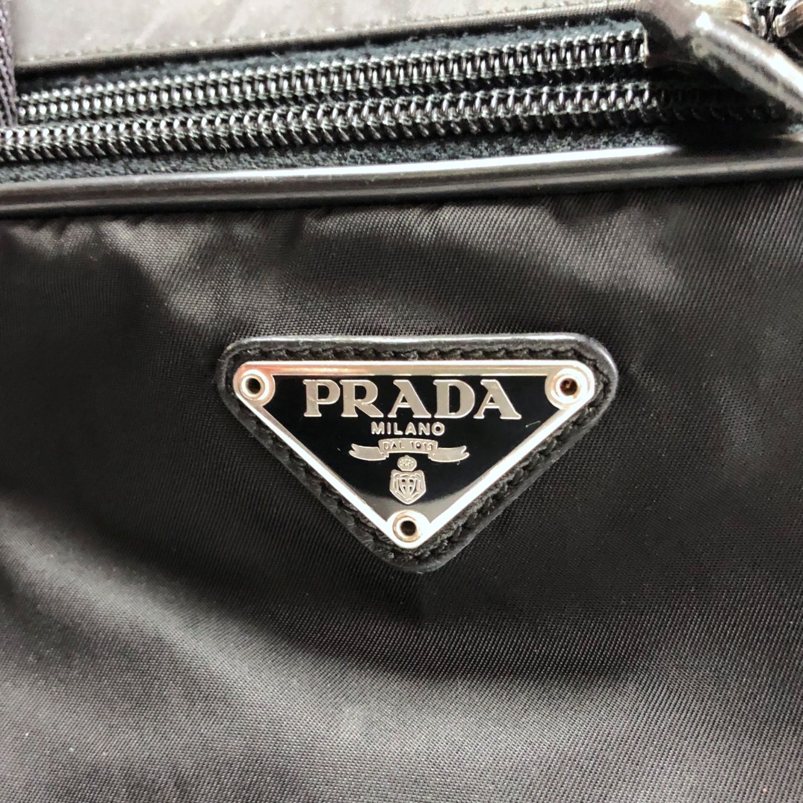 PRADA トラベルバッグ　ビンテージ PRADA（プラダ）三角プレート ショルダー付トラベルバッグ