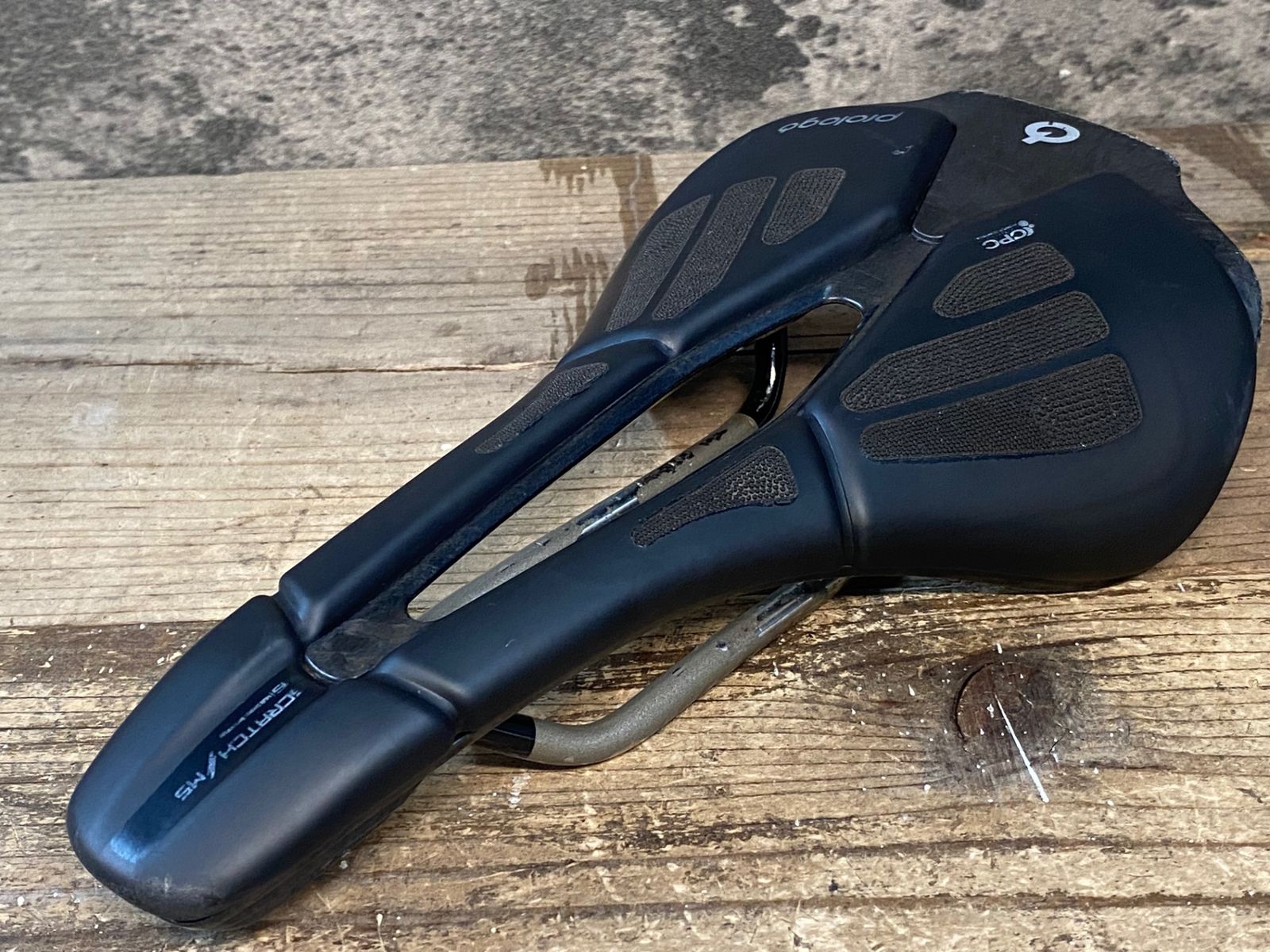 JA959 プロロゴ prologo スクラッチ SCRATCH M5 サドル TiroX 黒 138mm