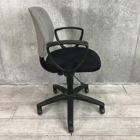 製 イーザチェア